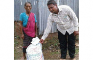 দরিদ্র ও অসহায়দের বাড়ি বাড়ি উপহার সামগ্রী পৌঁছে দিচ্ছে ‘ধনবাড়ী নওয়াব ওয়াকফ স্টেট’