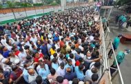 ছুটির দিনেও টিকিট দিচ্ছে সৌদি এয়ারলাইন্স, প্রবাসীদের উপচেপড়া ভিড়