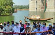 সংসদ লেকে ভাসানো হলো দৃষ্টিনন্দন ‘গয়না নৌকা’