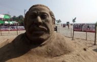 বঙ্গবন্ধুর সর্ববৃহৎ বালুর ভাস্কর্যের উদ্বোধন
