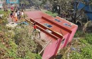 কেরানীগঞ্জে ধসে পড়েছে তিনতলা ভবন