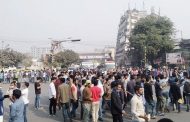 নীলক্ষেত মোড় অবরোধ