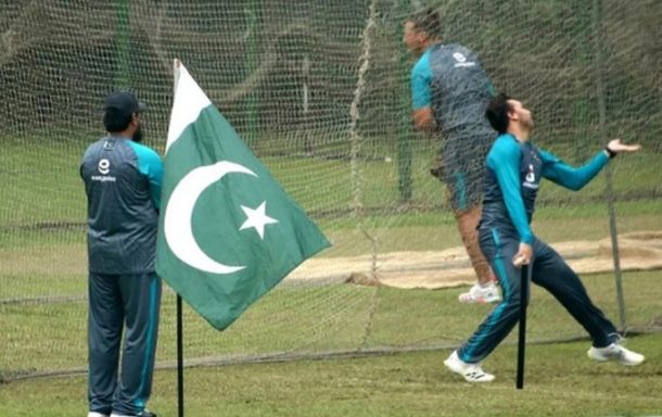 পতাকা উত্তোলন: পাকিস্তান ক্রিকেট টিমের বিরুদ্ধে মামলার আবেদন