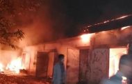 গভীর রাতে ১৩ দোকান পুড়ে ছাই