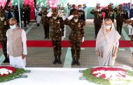 টুঙ্গিপাড়ায় বঙ্গবন্ধুর সমাধিতে রাষ্ট্রপতি-প্রধানমন্ত্রীর শ্রদ্ধা
