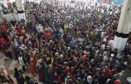 কমলাপুরে আজও টিকিটপ্রত্যাশীদের উপচেপড়া ভিড়