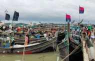 মহেশখালীর নিম্নাঞ্চল প্লাবিত, উত্তাল ঢেউয়ে কূলে ফিরেছে শতাধিক ট্রলার