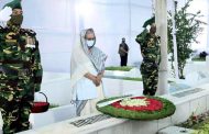 শেখ রাসেলের সমাধিতে প্রধানমন্ত্রীর শ্রদ্ধা