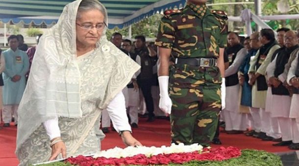 বঙ্গবন্ধুর প্রতিকৃতি ও বনানী কবরস্থানে প্রধানমন্ত্রীর শ্রদ্ধা