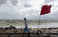 সমুদ্রবন্দরে সতর্ক সংকেত, নৌকা-ট্রলারকে সাবধানে থাকার নির্দেশ