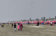 কুয়াকাটা সমুদ্র সৈকত লোকে লোকারণ্য