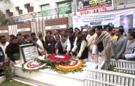 সৈয়দ আশরাফের কবরে আ'লীগের শ্রদ্ধা