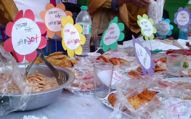হিলিতে পিঠা উৎসবে ভিড়