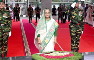 প্রধানমন্ত্রীর শ্রদ্ধা বঙ্গবন্ধুর প্রতিকৃতিতে