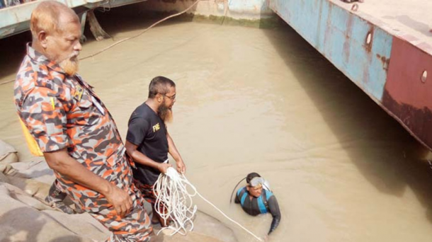 ফেরি থেকে নদীতে পড়ে যাওয়া শিশুর মরদেহ উদ্ধার