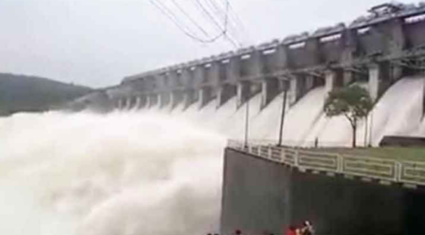 ফুঁসছে তিস্তা, বাংলাদেশ সীমান্ত পর্যন্ত রেড অ্যালার্ট জারি