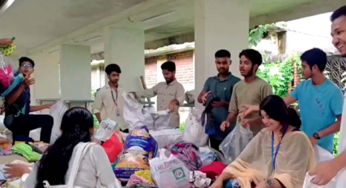 বন্যার্তদের পাশে ফরিদপুরের শিক্ষার্থীরা