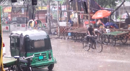 ভোর থেকেই বৃষ্টিতে নাজেহাল নগরবাসী