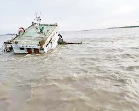 বঙ্গোপসাগরে ট্রলার ডুবে শিশুসহ ৪ রোহিঙ্গার মৃত্যু