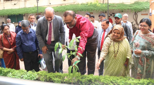 পরিবেশ বিষয়ে গবেষণা কার্যক্রম জোরদার করতে হবে : ঢাবি উপাচার্য