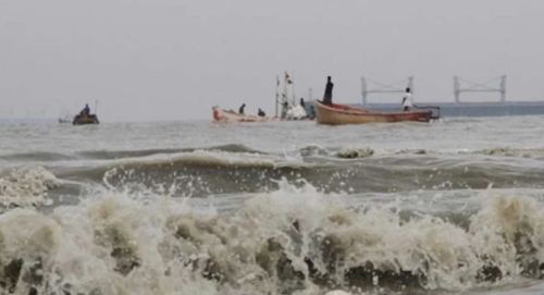 ঘূর্ণিঝড় ‘ফিনজাল’ সমুদ্রবন্দরে দুই নম্বর সতর্কতা সংকেত