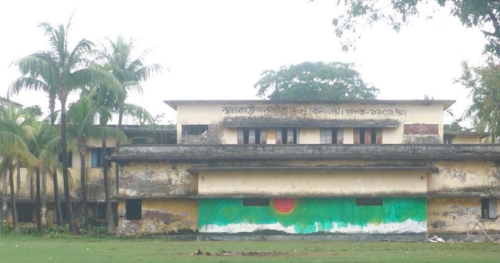 জরাজীর্ন-ঝুঁকিপূর্ণ ভবনেই চলছে শিক্ষা কার্যক্রম