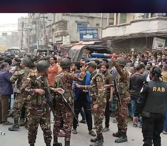 কেরানীগঞ্জে রুপালী ব্যাংকে হানা দেয়া তিন ডাকাতের আত্মসমর্পণ