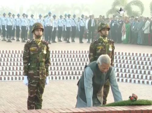 জাতীয় স্মৃতিসৌধে প্রধান উপদেষ্টার শ্রদ্ধা