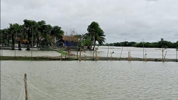 নোয়াখালীর উপকূলে বৃষ্টি-দমকা হাওয়া, বন্যার শঙ্কা