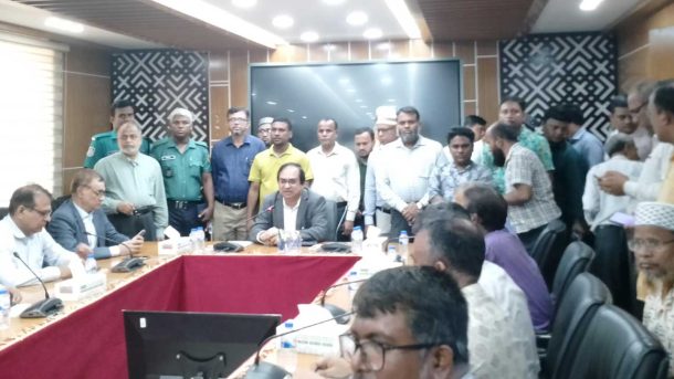 কর্মচারীদের সঙ্গে বৈঠকে ৩ সচিব