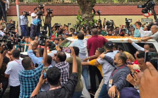 দুই পুত্রবধূকে নিয়ে নিজ বাসভবন ফিরোজায় খালেদা জিয়া