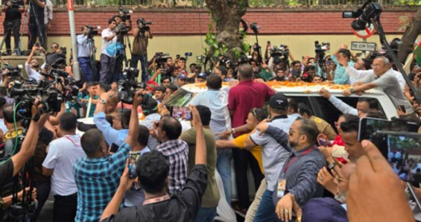দুই পুত্রবধূকে নিয়ে নিজ বাসভবন ফিরোজায় খালেদা জিয়া