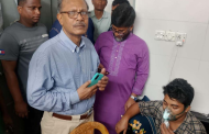 আহত ৬ শিক্ষার্থীকে দেখতে হাসপাতালে জবি উপাচার্য