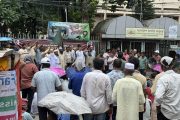 চাকরিচ্যুত বিডিআর সদস্যদের আল্টিমেটাম দুপুর ১২টার মধ্যে দাবি না মানলে যমুনা অভিমুখে পদযাত্রা