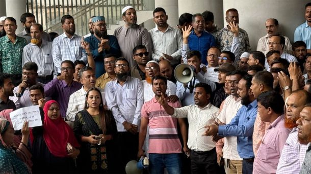 অধ্যাদেশ বাতিলের দাবিতে সচিবালয়ে আজও বিক্ষোভ