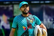 দুই পরিবর্তন নিয়ে ব্যাটিংয়ে বাংলাদেশ, শ্রীলঙ্কায় এক অভিষেক