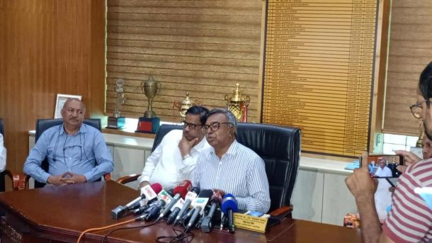 ঢামেক অধ্যক্ষের বিস্ফোরক মন্তব্য পরিত্যক্ত ভবন বাদ দিয়েও সিট আছে, সমস্যা সিনিয়রদের ‘সিট দখল’
