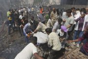 গুজরাটে বিমান বিধ্বস্ত, নিহত বেড়ে প্রায় ৩০০