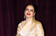 ৭০ বছরেও তরুণী রেখা, যেভাবে ত্বকের যত্ন নেন অভিনেত্রী