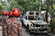 গোপালগঞ্জে পুলিশের গাড়িতে হামলা-আগুন