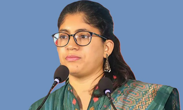 ডাকসুতে স্বতন্ত্র প্যানেল দিচ্ছেন উমামা
