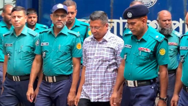 রাজসাক্ষী সাবেক আইজিপি চৌধুরী মামুন ট্রাইব্যুনালে, নেই হেলমেট-হাতকড়া