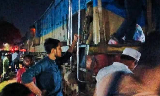 গাজীপুরে লাইনচ্যুত কোচ উদ্ধার, ট্রেন চলাচল স্বাভাবিক