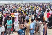 পূজার ছুটি শুরুর আগেই কক্সবাজারে পর্যটকদের ভিড়