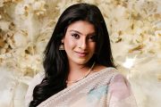 মায়ের কাছে চা খাওয়া ছিল পাকনামি, শৈশবের গল্পে মৌ