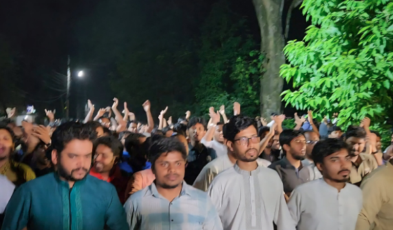 রাকসু নির্বাচন পেছানোর প্রতিবাদে ছাত্রশিবিরের বিক্ষোভ