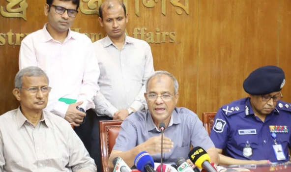 ‘পূজা নিয়ে শঙ্কা নেই, তবে প্রতিবেশী দেশ ও ফ্যাসিস্টের সহযোগীরা গুজব সৃষ্টির চেষ্টা করবে’