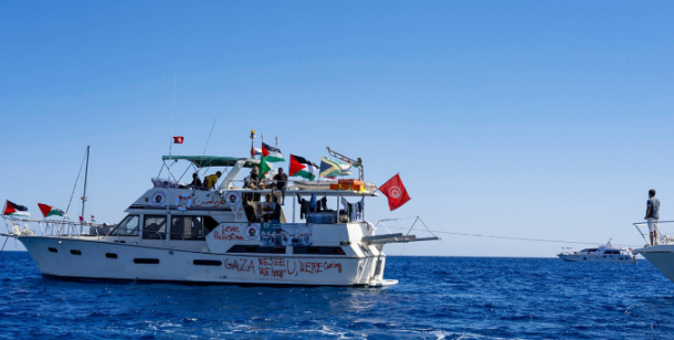 সুমুদ ফ্লোটিলার জাহাজে উঠে পড়ল ইসরায়েলি সেনারা