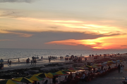 কুয়াকাটায় বৈরী আবহাওয়ায় আটকা হাজারো পর্যটক, ছুটির আনন্দে হঠাৎ ছন্দপতন