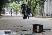 ভূমিকম্প আতঙ্কে বন্ধ ঢাবি, হল ছাড়ছেন শিক্ষার্থীরা
